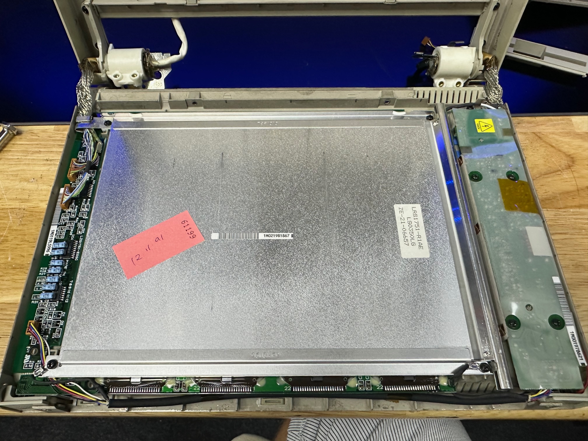 Inside the L40 SX LCD section